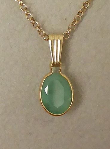 Beau pendentif sans - , chaîne