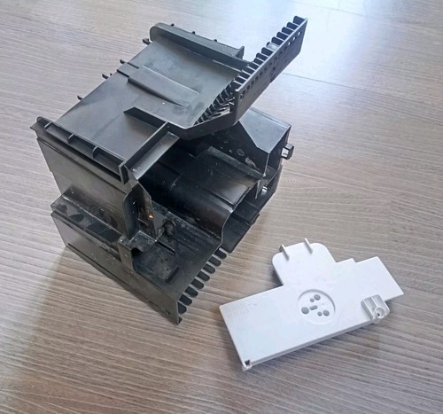 7436428 cache plastique - cache,