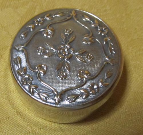 Petite boite pilules - à,