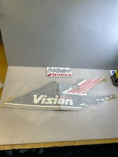 1 sticker latéral gauche type