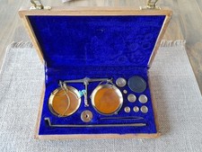 Balance à bijoux en laiton