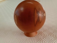 Boule décorative en bois