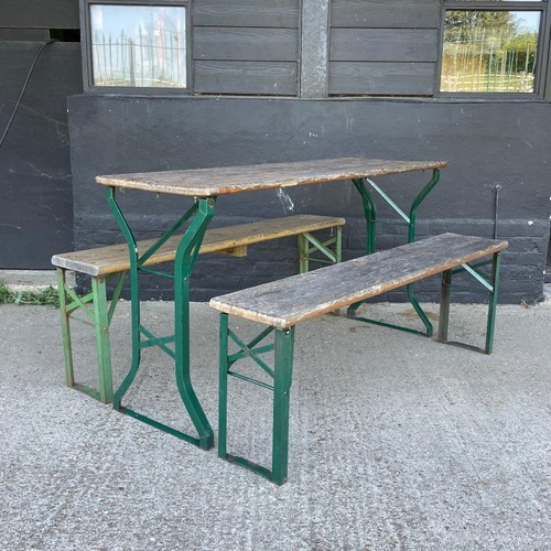 Ensemble bancs table à - de,