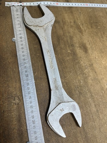 Old tool outil - ancien, clé