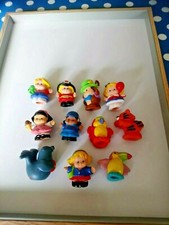 Lot 11 figurines little people
