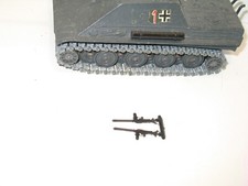 R134, lot 2 X mitrailleuse MG