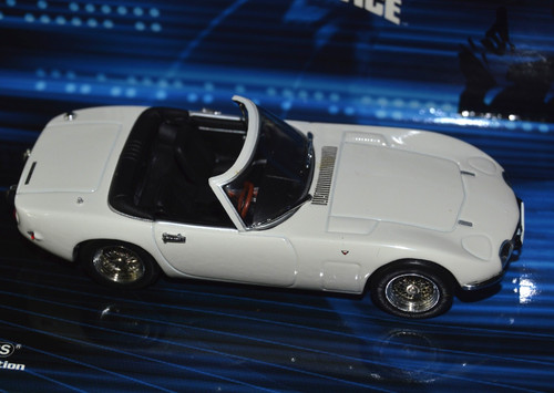 Toyota 2000 cab bond 007 - cab,