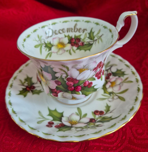Tasse sous royal - et,