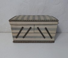 travailleuse en tissu cousette couture vintage