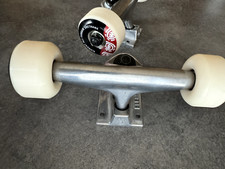 Paire de trucks de skateboard
