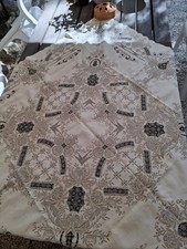 Nappe écrue en coton brodée