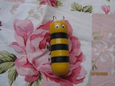 tricotin en plastique abeille