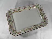 ( 02 ) SUPERBE PLAT STYLE LOUIS XVI NOEUDS & ROSES EN PORCELAINE DE PILLIVUYT