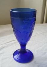 Coupe à glace bleu avec fruits en reliefs 