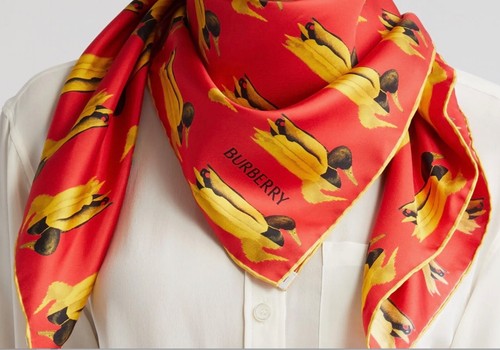 Authentique foulard carré - , en
