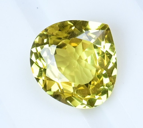 Pierre naturelle saphir jaune - saphir,