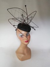 Grand chapeau mariage invitée