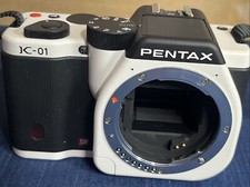 PENTAX K-01 Marc Newson Edition White/black Body Only W/battery Charger