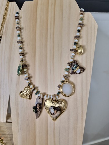 Collier avec pendentif perles
