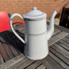 Cafetiere emaillée blanche et