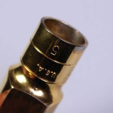 Embouchure en métal pour