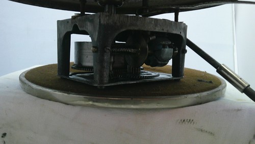 Moteur avec son plateau rouge - avec,