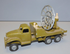 -ANCIEN CAMION MILITAIRE AVEC