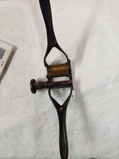 Ancienne bouchonneuse manuelle