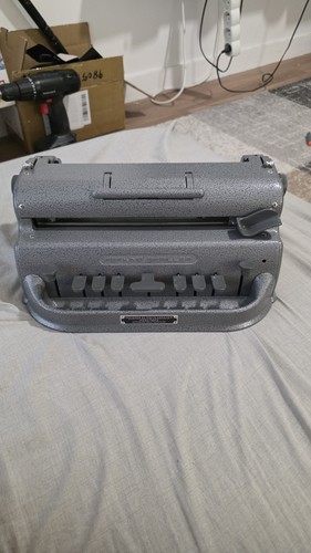 Machine écrire braille - à,