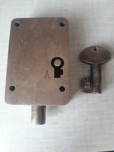 Serrure pour coffre fort - coffre,
