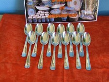 12 cuillères en métal