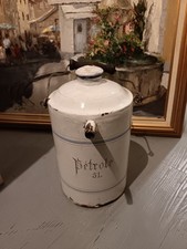 Ancien bidon à pétrole en tôle émaillée 5 litres