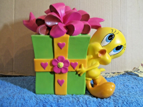 Figurine titi avec paquet - avec,
