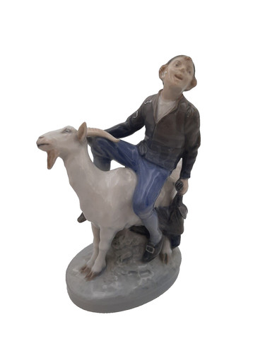 Royal copenhagen figurine - royal,