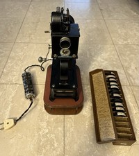 Projecteur Pathé baby avec ses accessoires. Obturateur fonctionnel.