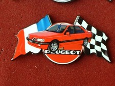 PIN'S  PEUGEOT 405 ROUGE