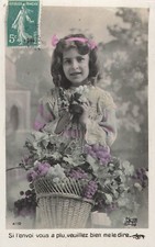 CP LITTLE GIRL WITH GRAPE HOOD - 66698