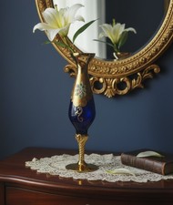 Superbe Vase Bohème en Verre Bleu Cobalt et Dorure Émaillée  Style Pédestal