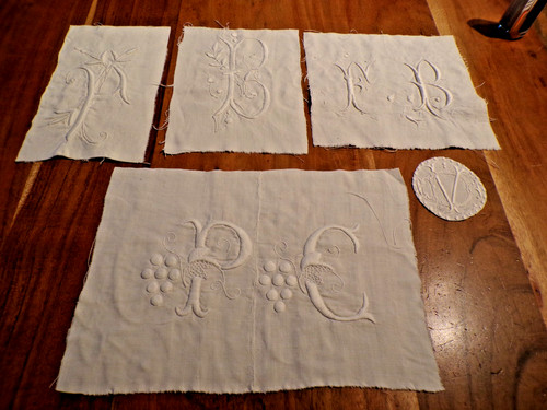 Lot monogrammes brodés - 5,