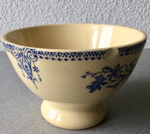 Ancien bol sur - ancien, piédouche