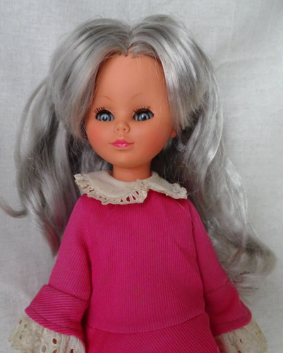 Jolie poupée mannequin - jolie,