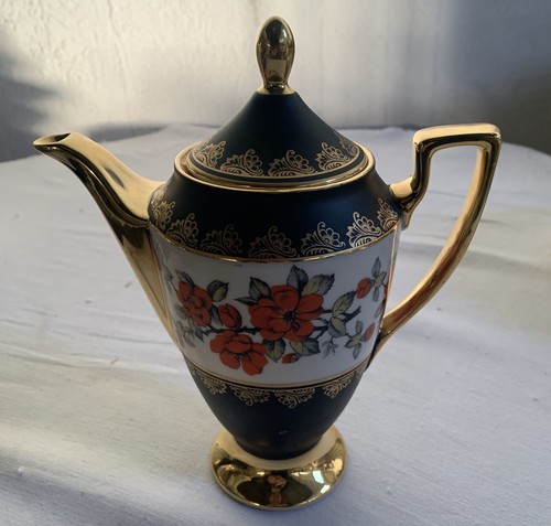 Petite cafetière ancienne - petite,
