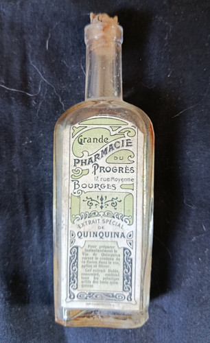 Old pharmacy bottle - , quina