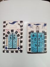 Lot de deux carreaux portes orientales à suspendre