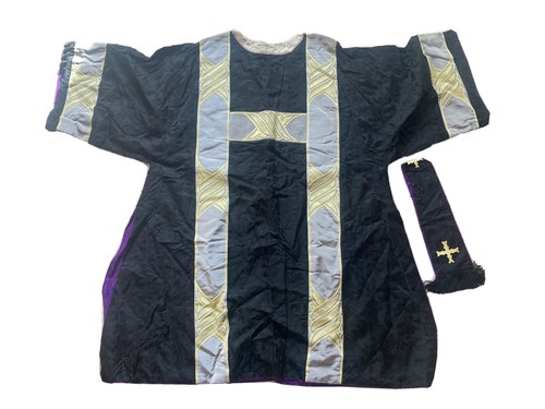 Tenue prêtre chasuble et - tenue,