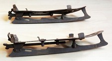 ** SUPERBES  ANCIENS PATINS A
