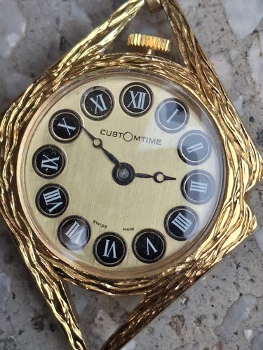 Montre suisse femme pédante