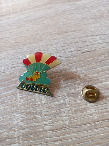 Pin boisson minerale eau - pin's,