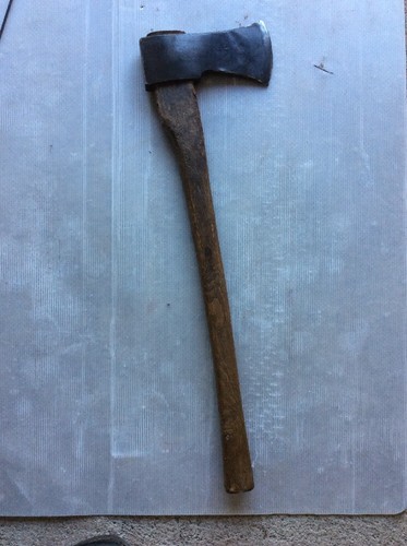 Ancienne hache avec manche - ancienne,