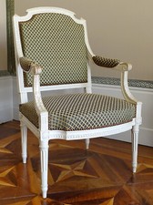 Fauteuil en bois sculpté -